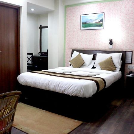 Alpine Hotel & Apartment Катманду Екстериор снимка