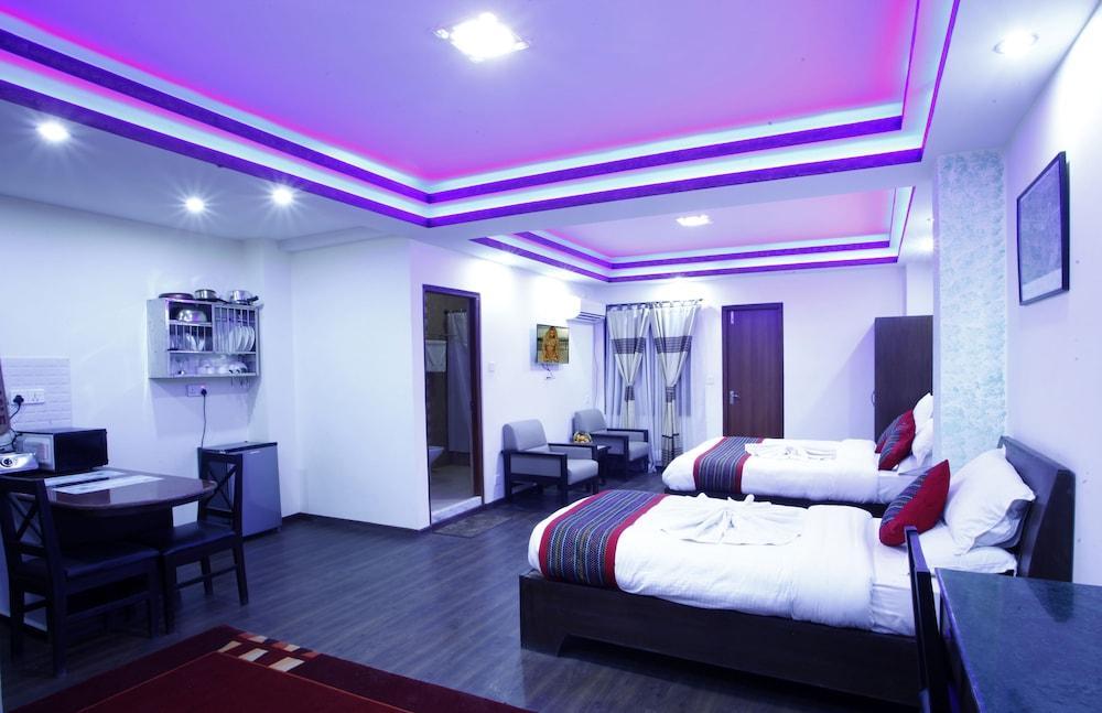 Alpine Hotel & Apartment Катманду Екстериор снимка