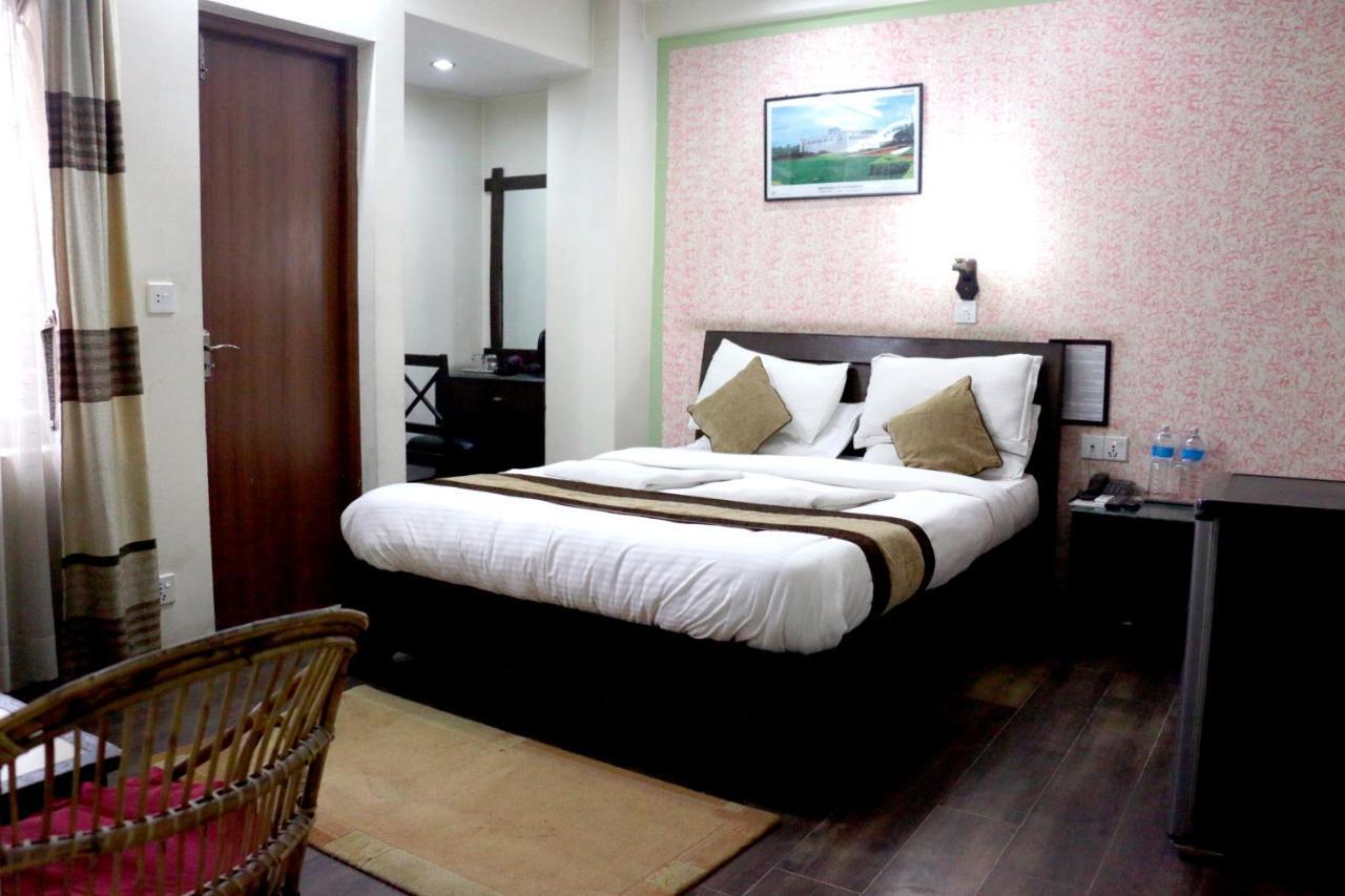 Alpine Hotel & Apartment Катманду Екстериор снимка