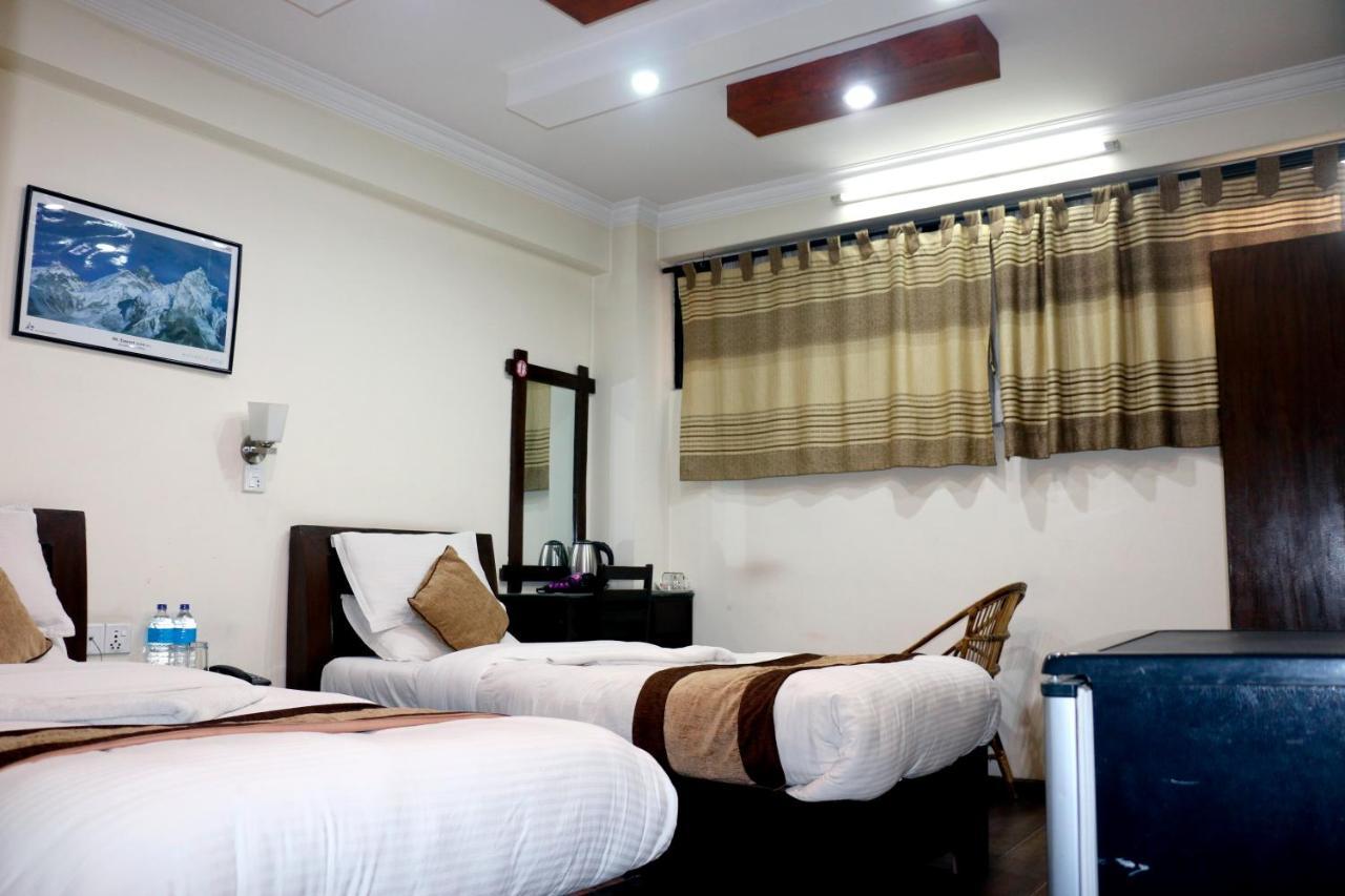 Alpine Hotel & Apartment Катманду Екстериор снимка