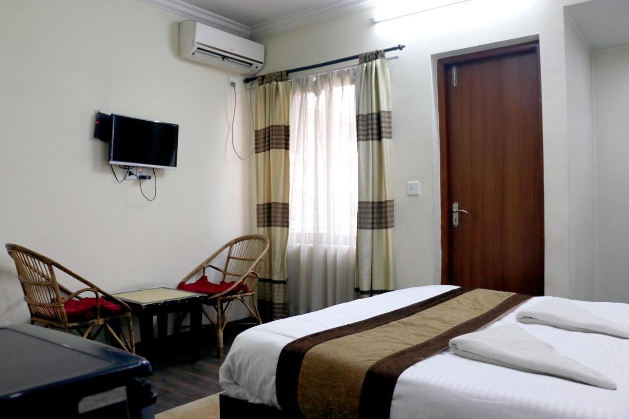 Alpine Hotel & Apartment Катманду Екстериор снимка