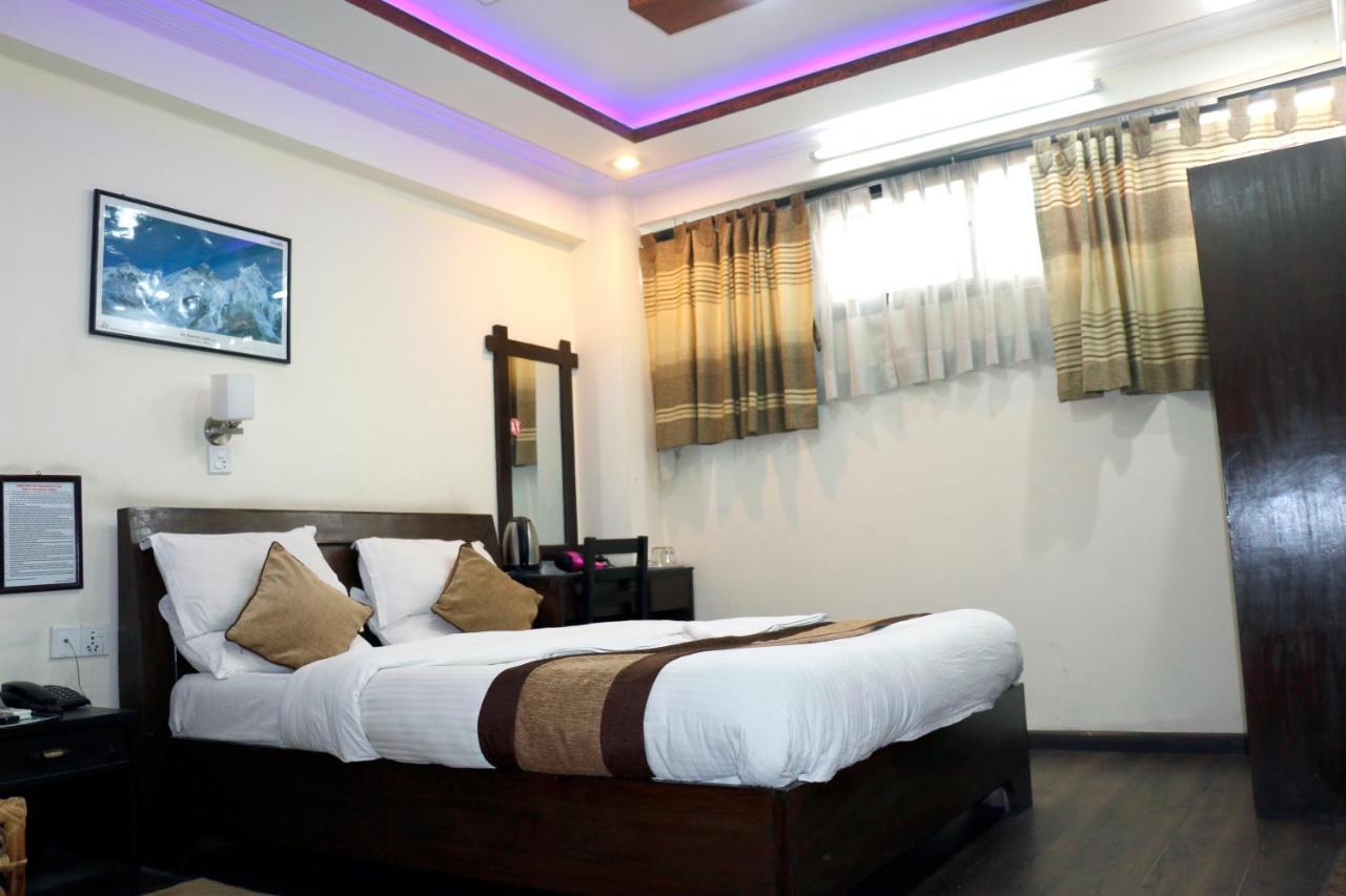 Alpine Hotel & Apartment Катманду Екстериор снимка