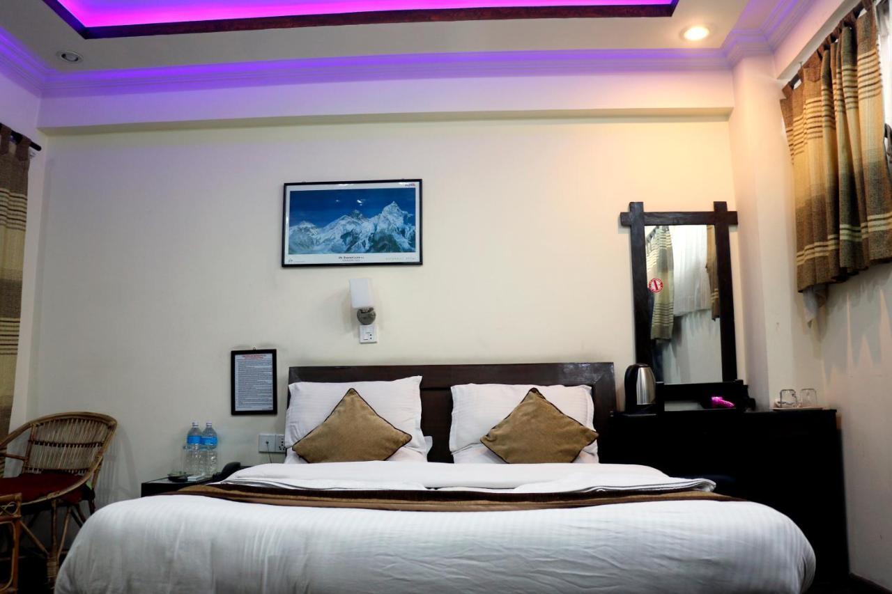 Alpine Hotel & Apartment Катманду Екстериор снимка
