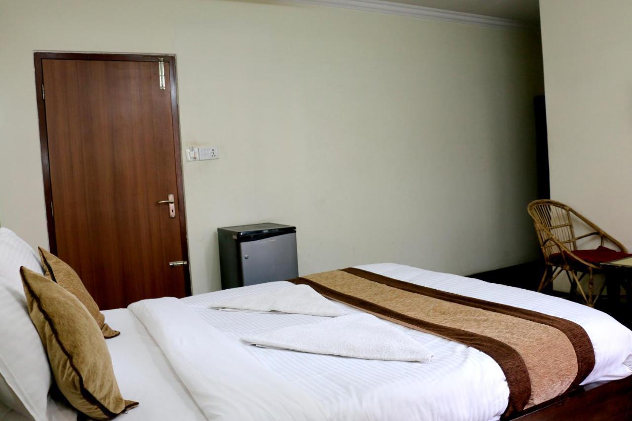 Alpine Hotel & Apartment Катманду Екстериор снимка