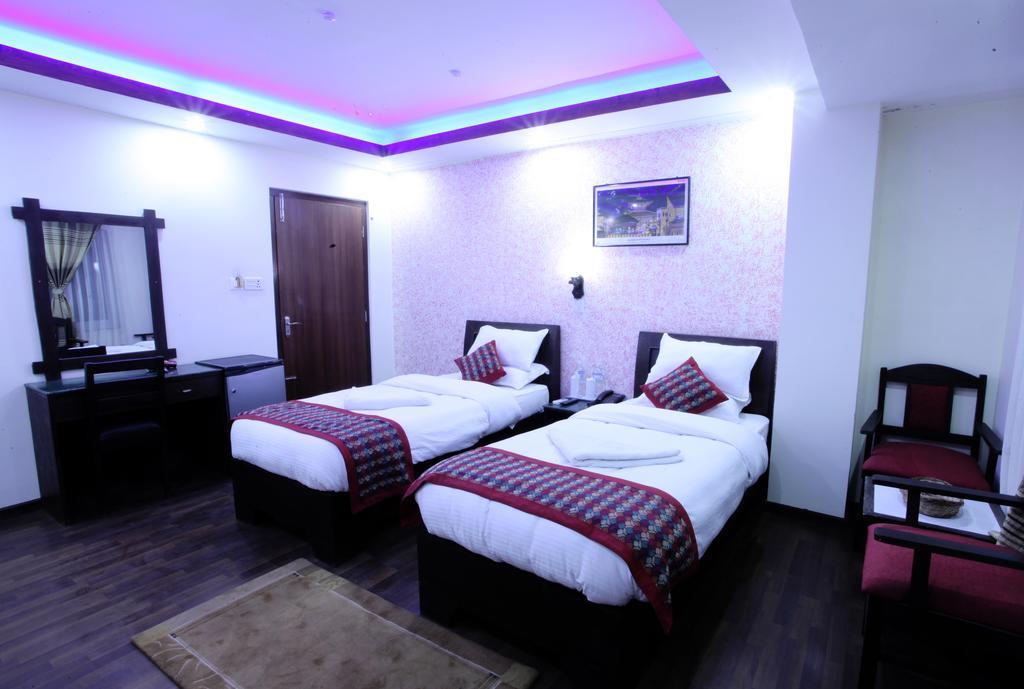 Alpine Hotel & Apartment Катманду Стая снимка