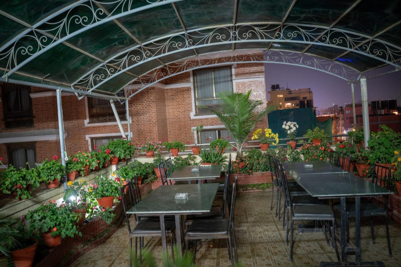 Alpine Hotel & Apartment Катманду Екстериор снимка