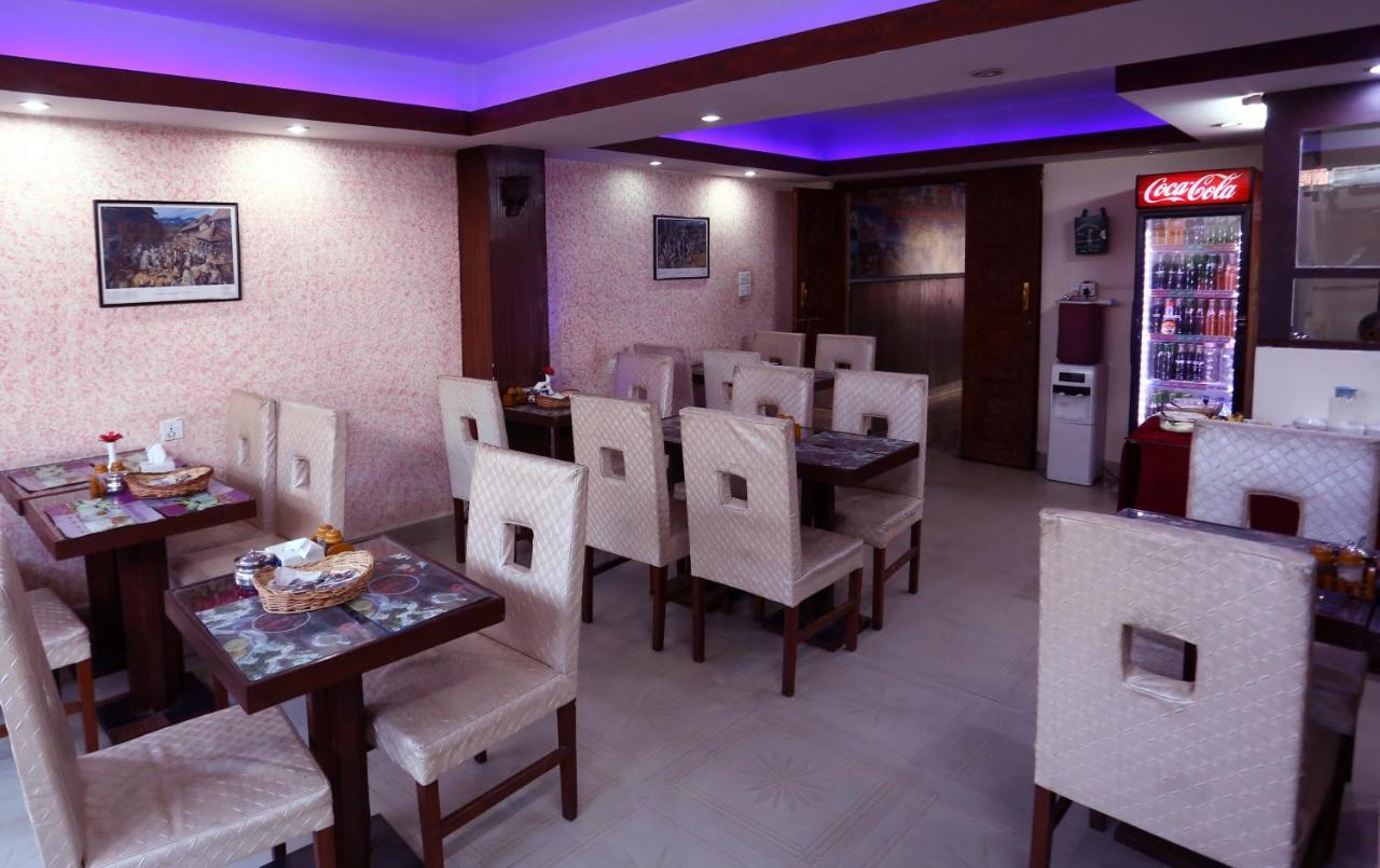 Alpine Hotel & Apartment Катманду Екстериор снимка